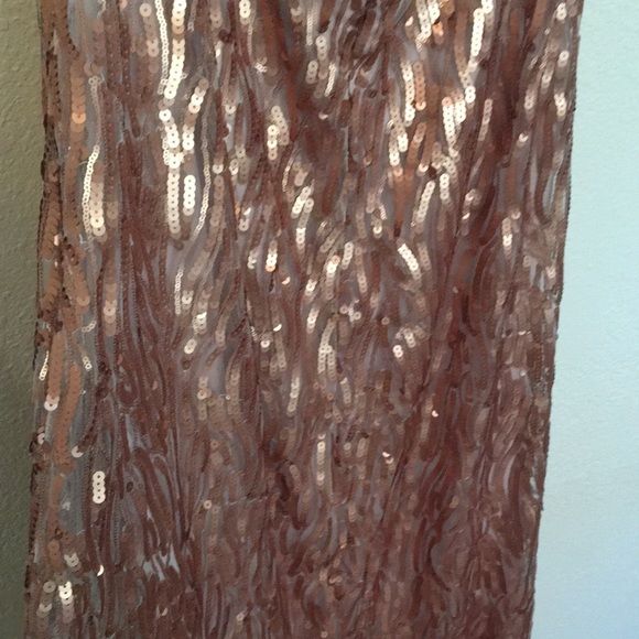Rose gold sequined formal gown - Picture 3 of 5